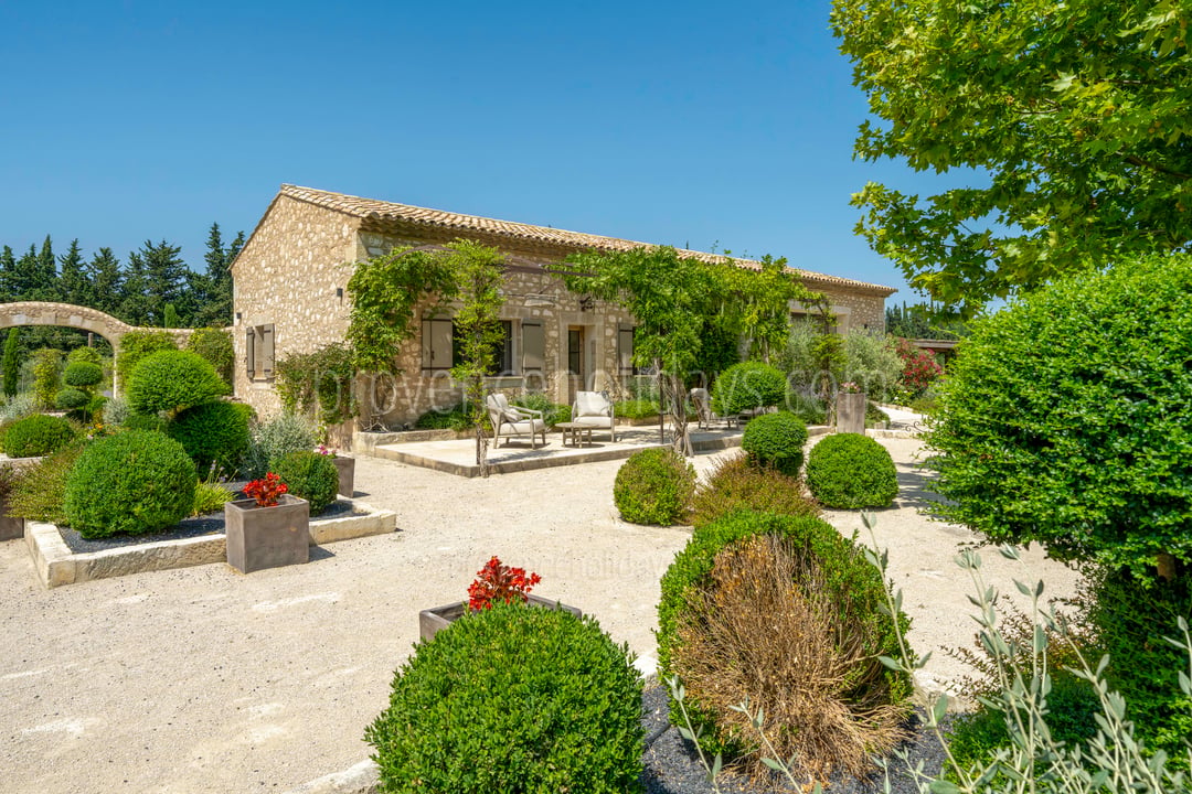 15 - Mas du Temps Suspendu: Villa: Exterior