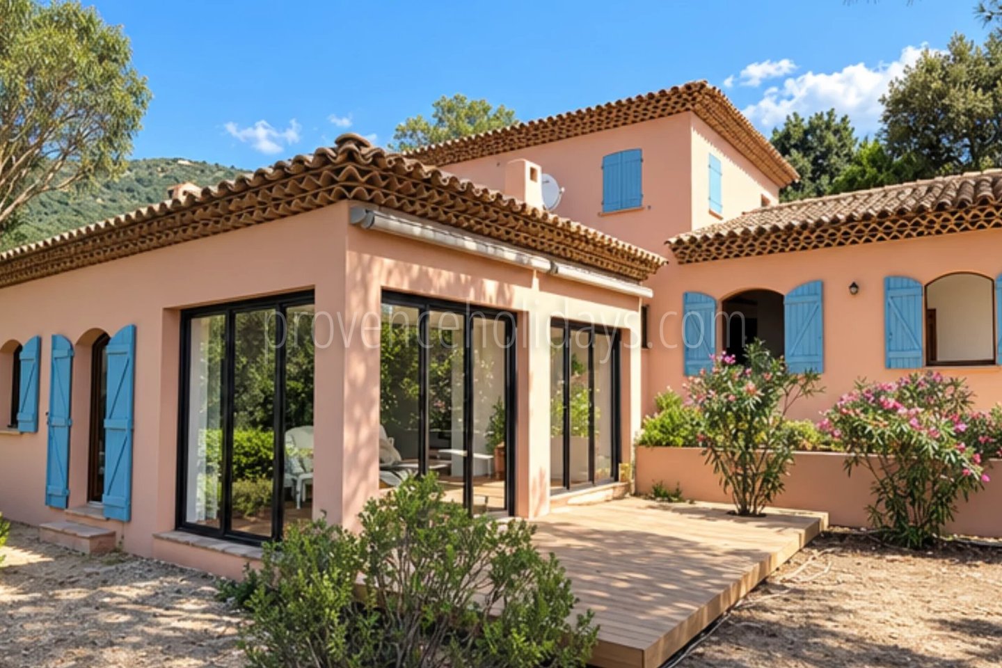 0 - Villa à rénover à Rayol-Canadel-sur-Mer: Villa: Exterior