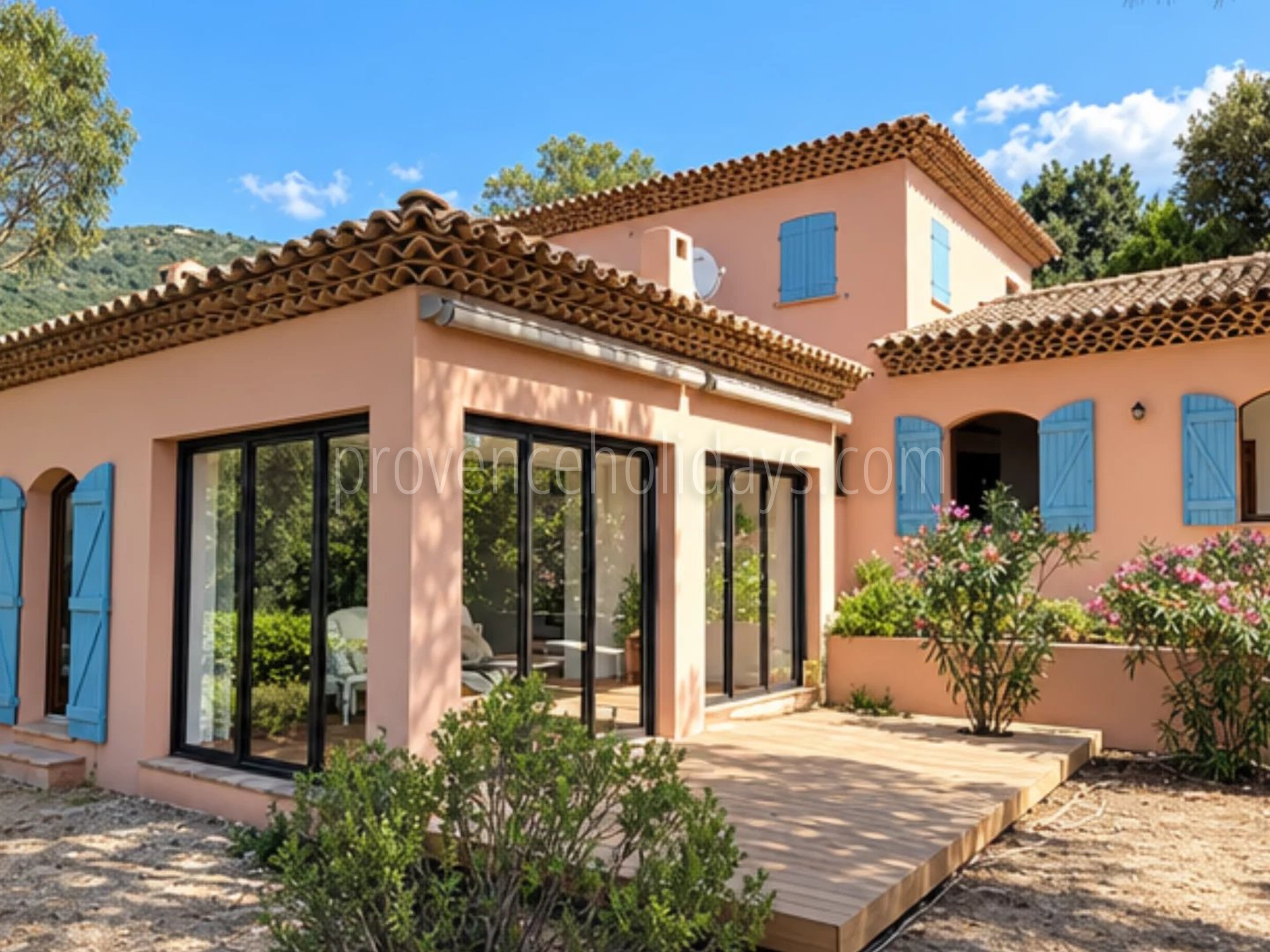 0 - Te renoveren villa in Rayol-Canadel-sur-Mer: Villa: Exterior