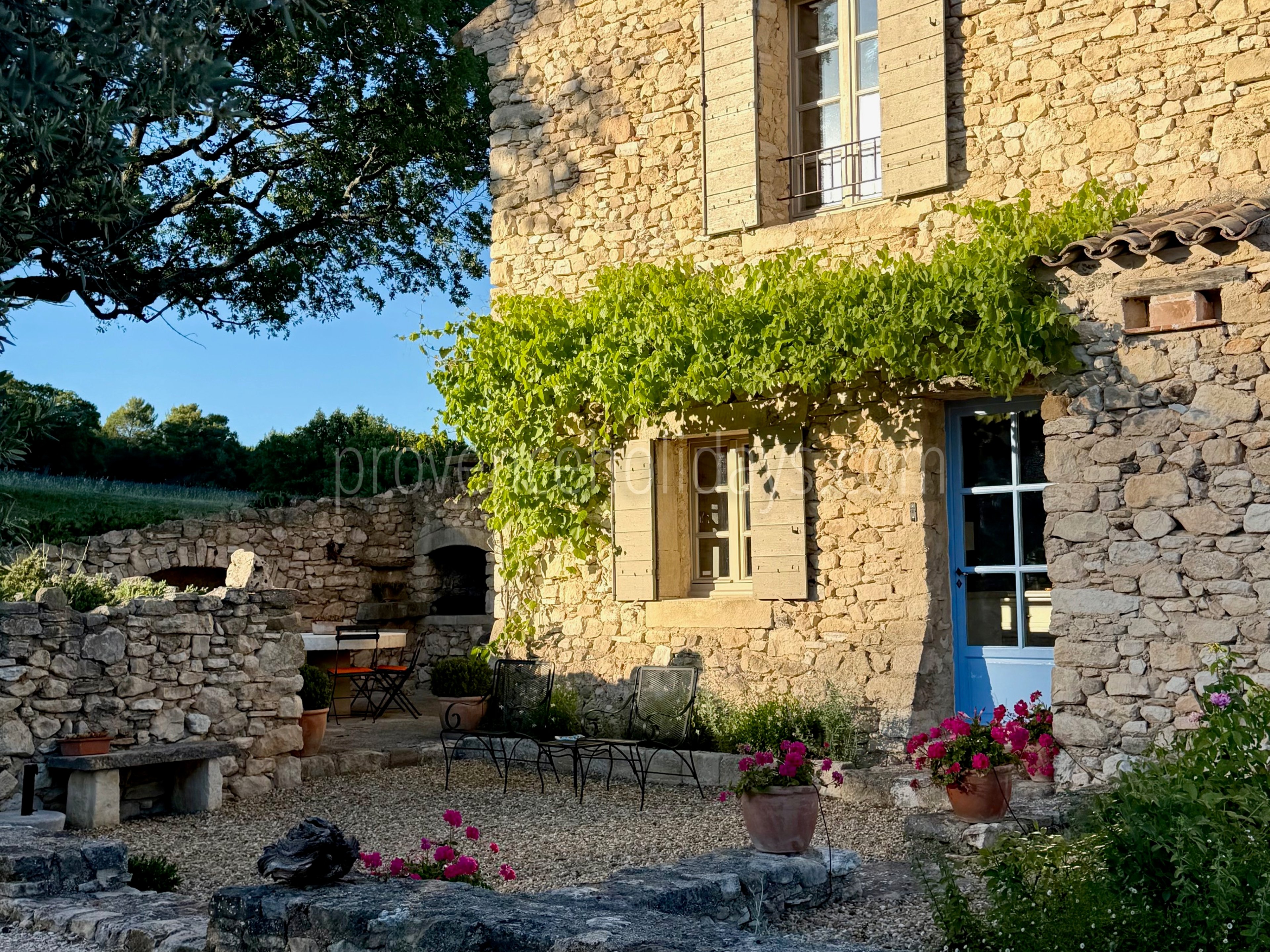 52 - Le Mas de Murs: Villa: Exterior