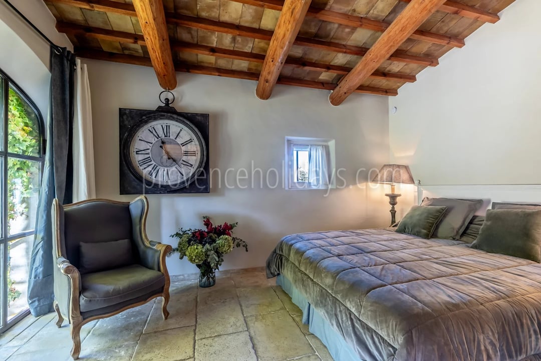 11 - Stone bastide in Cavaillon: Villa: Bedroom