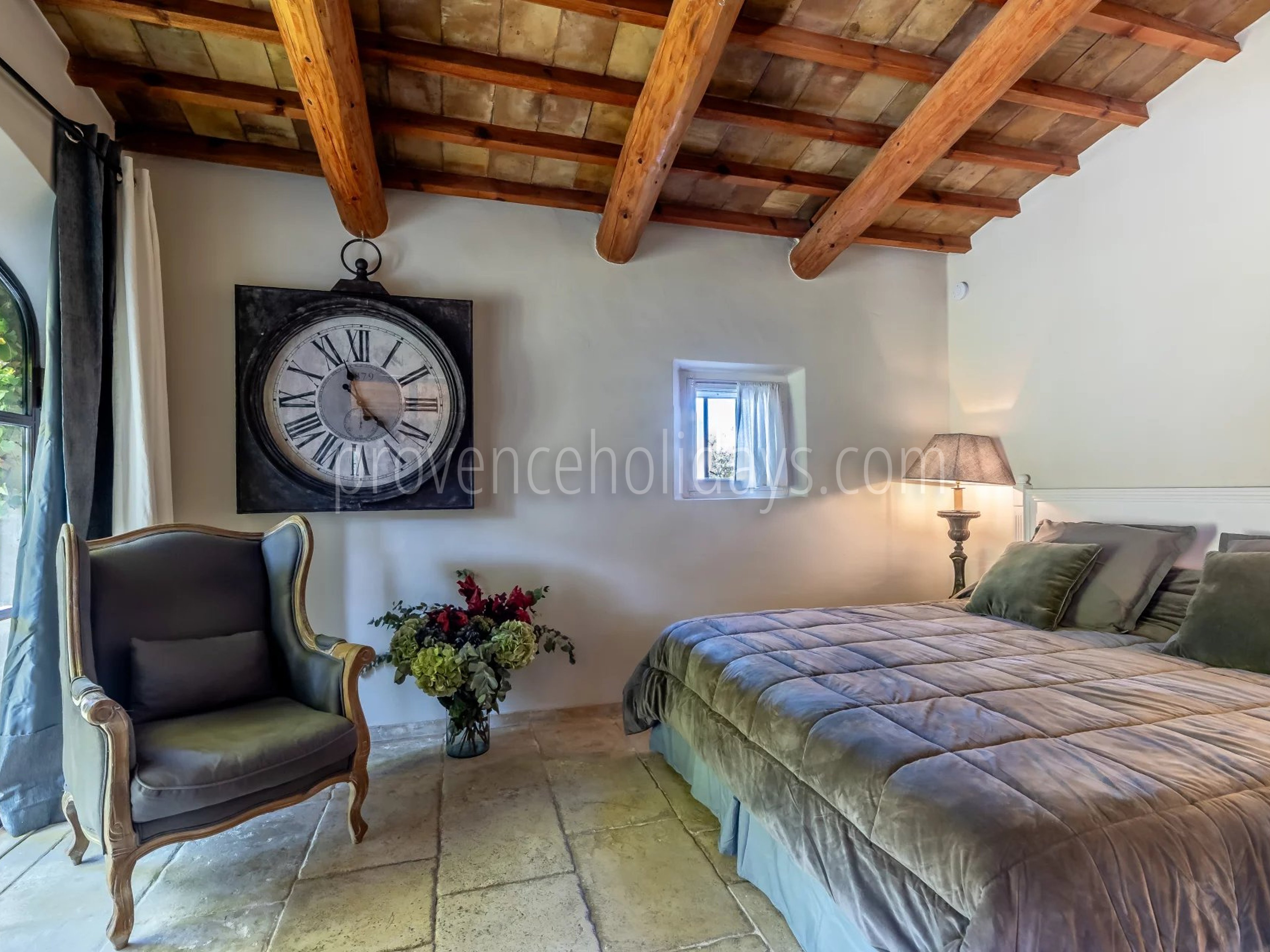 11 - Stone bastide in Cavaillon: Villa: Bedroom
