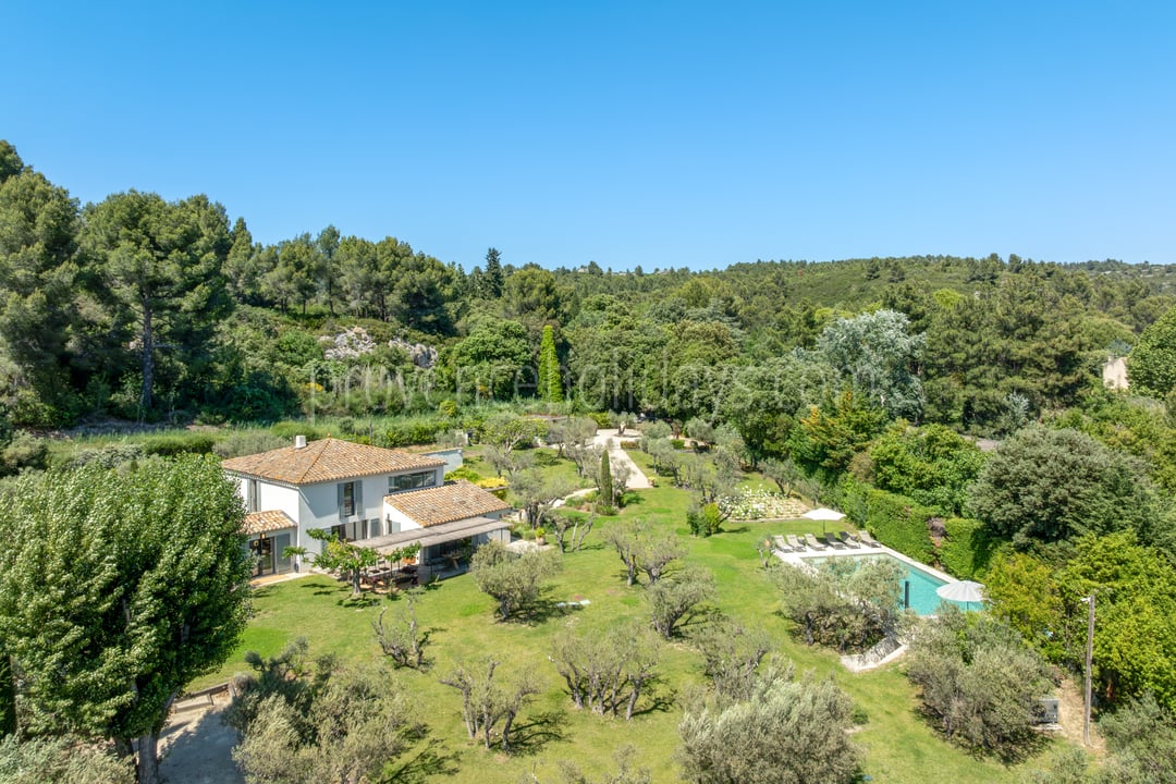Een uitzonderlijke mas in Paradou, die Provençaalse charme combineert met modern comfort