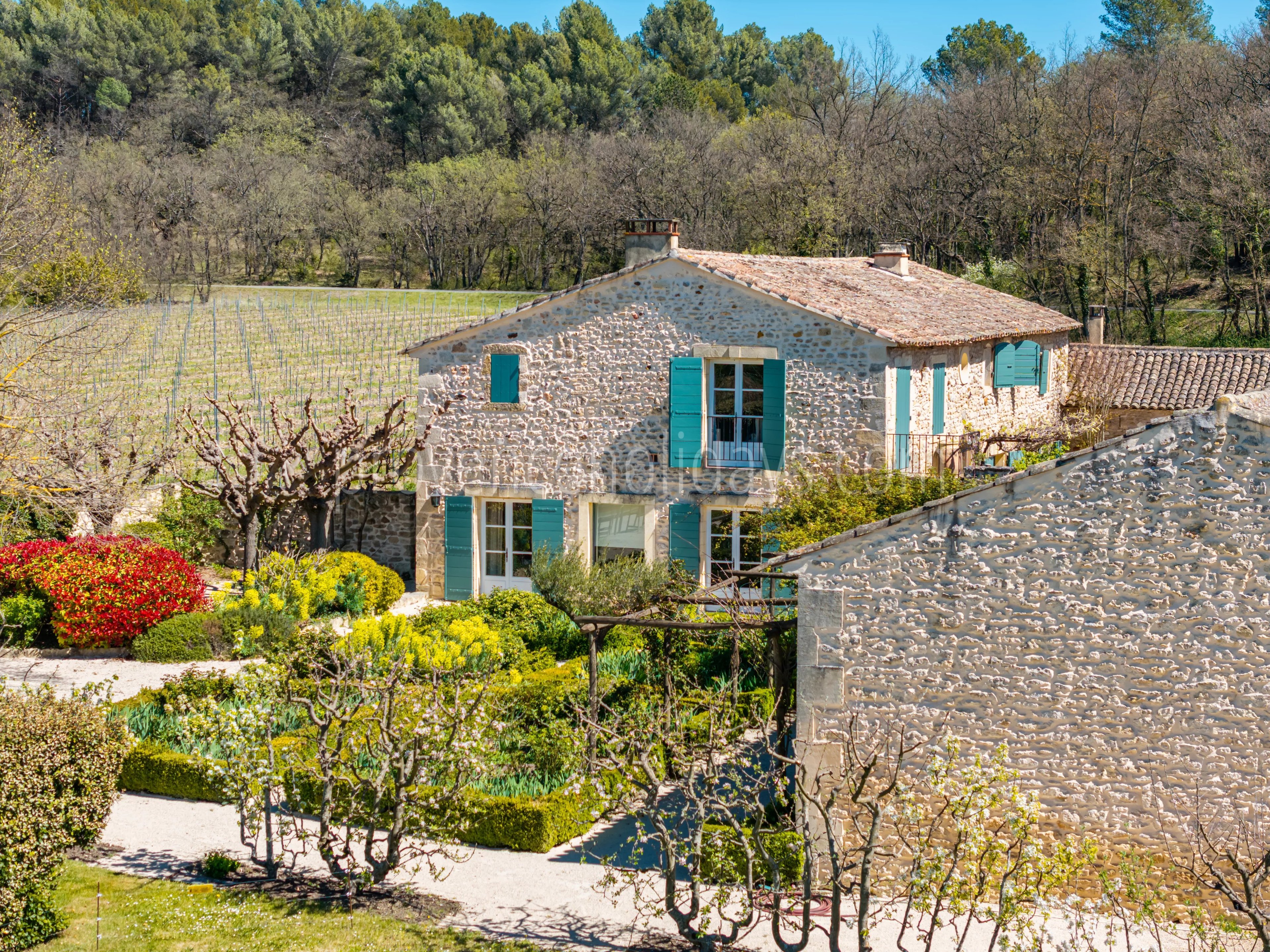 1 - Mas with inner courtyard in Gordes: Villa: Exterior