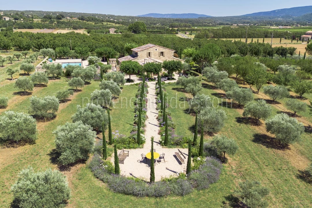 3 - Mas 1850 in Gordes: Villa: Exterior