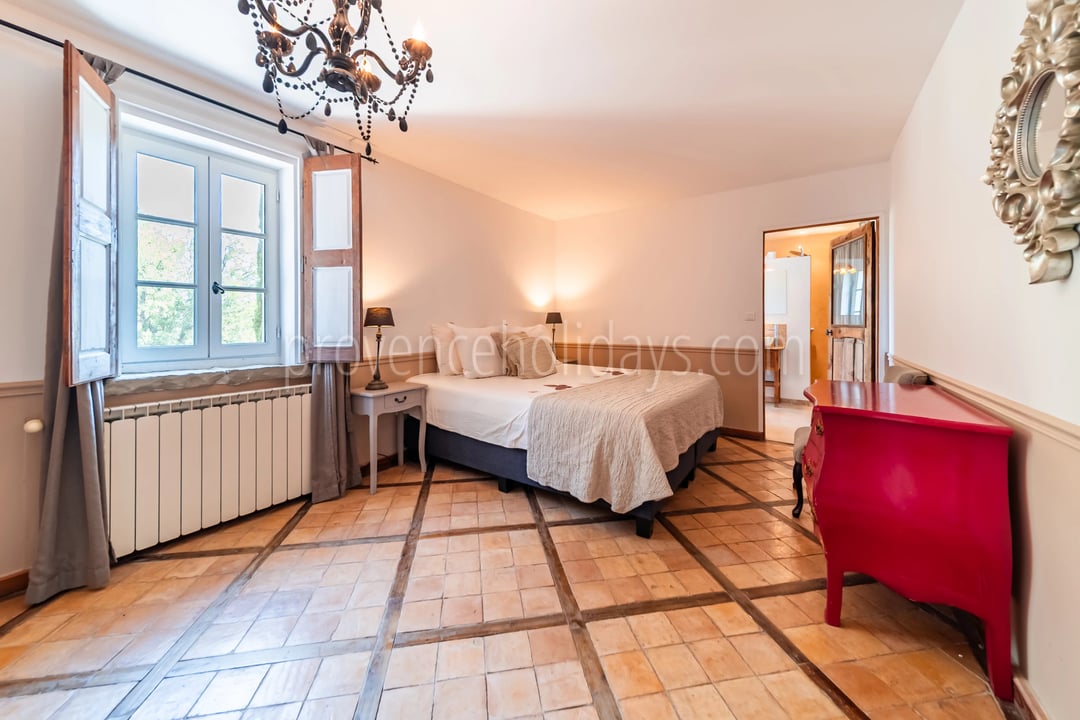 18 - Hameau en pierre à L\'Isle-sur-la-Sorgue: Villa: Bedroom