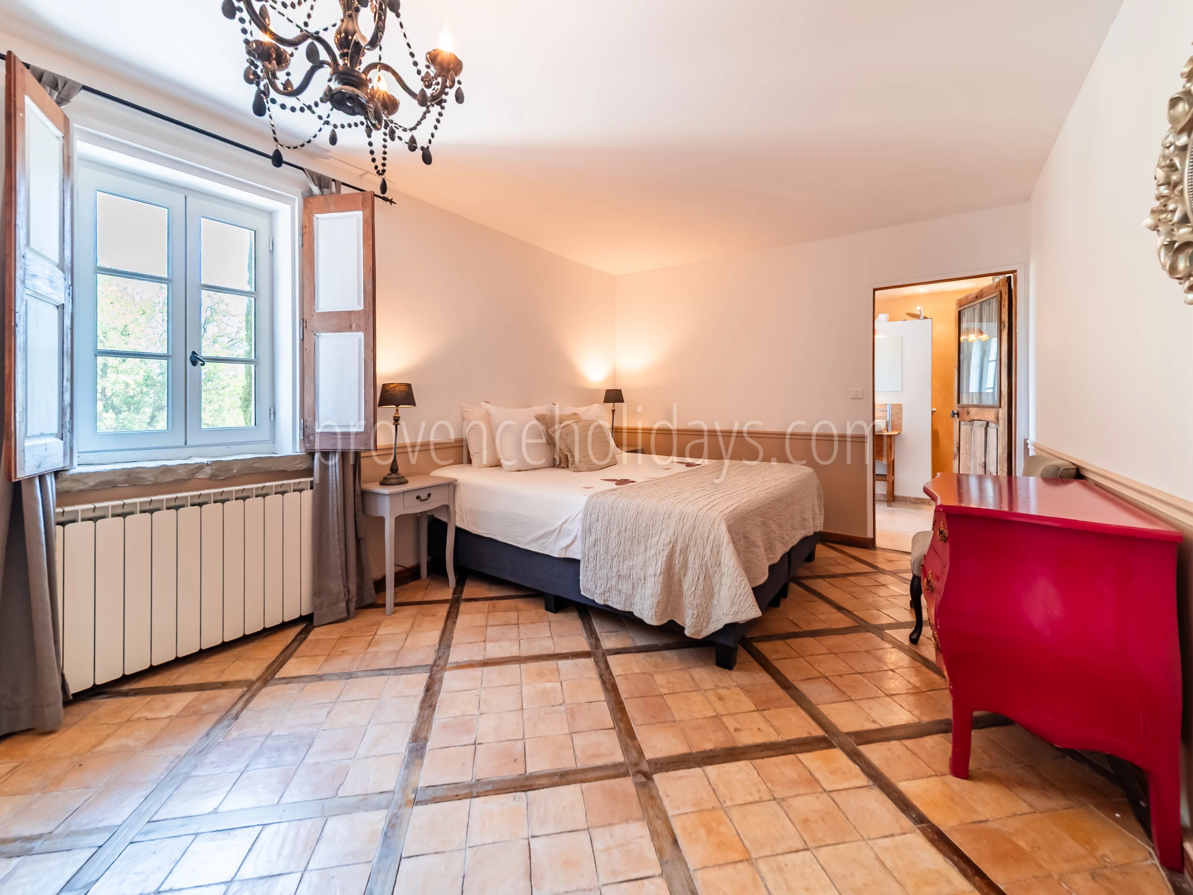 18 - Hameau en pierre à L\'Isle-sur-la-Sorgue: Villa: Bedroom