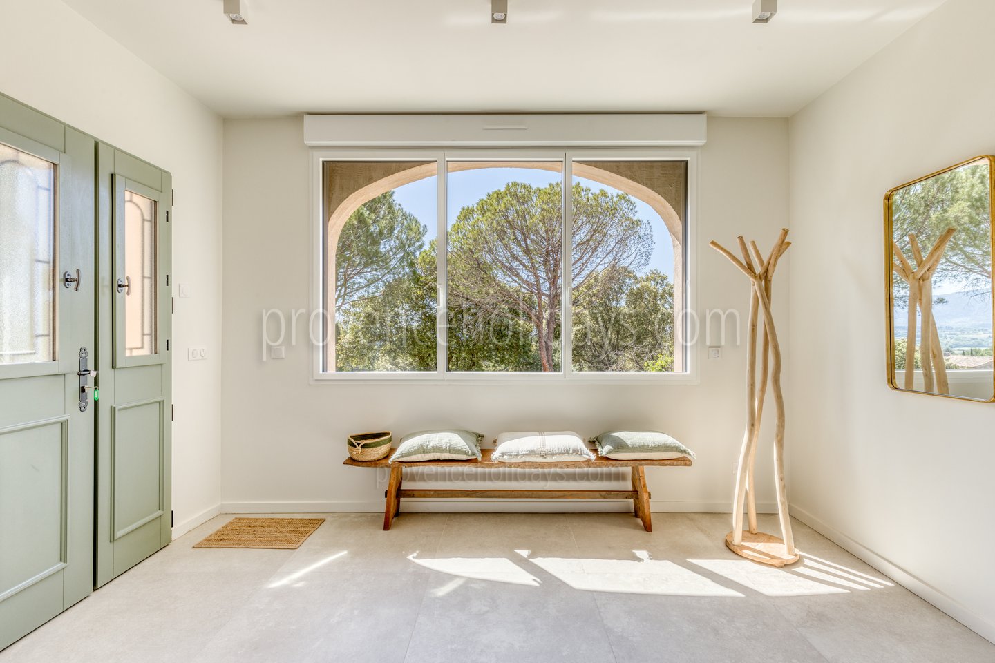 9 - L\'Escapade en Provence: Villa: Interior