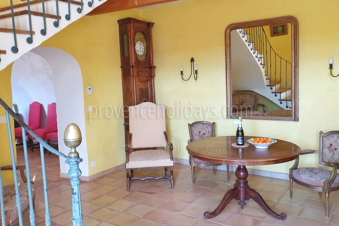 8 - Mas Lambesc: Villa: Interior