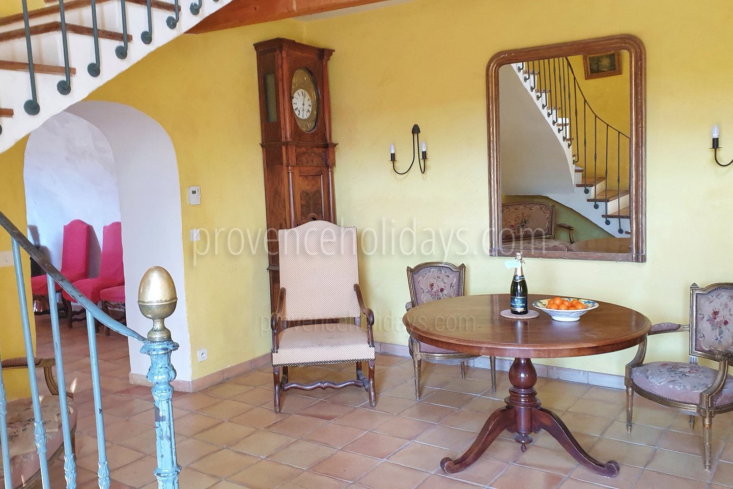 8 - Mas Lambesc: Villa: Interior