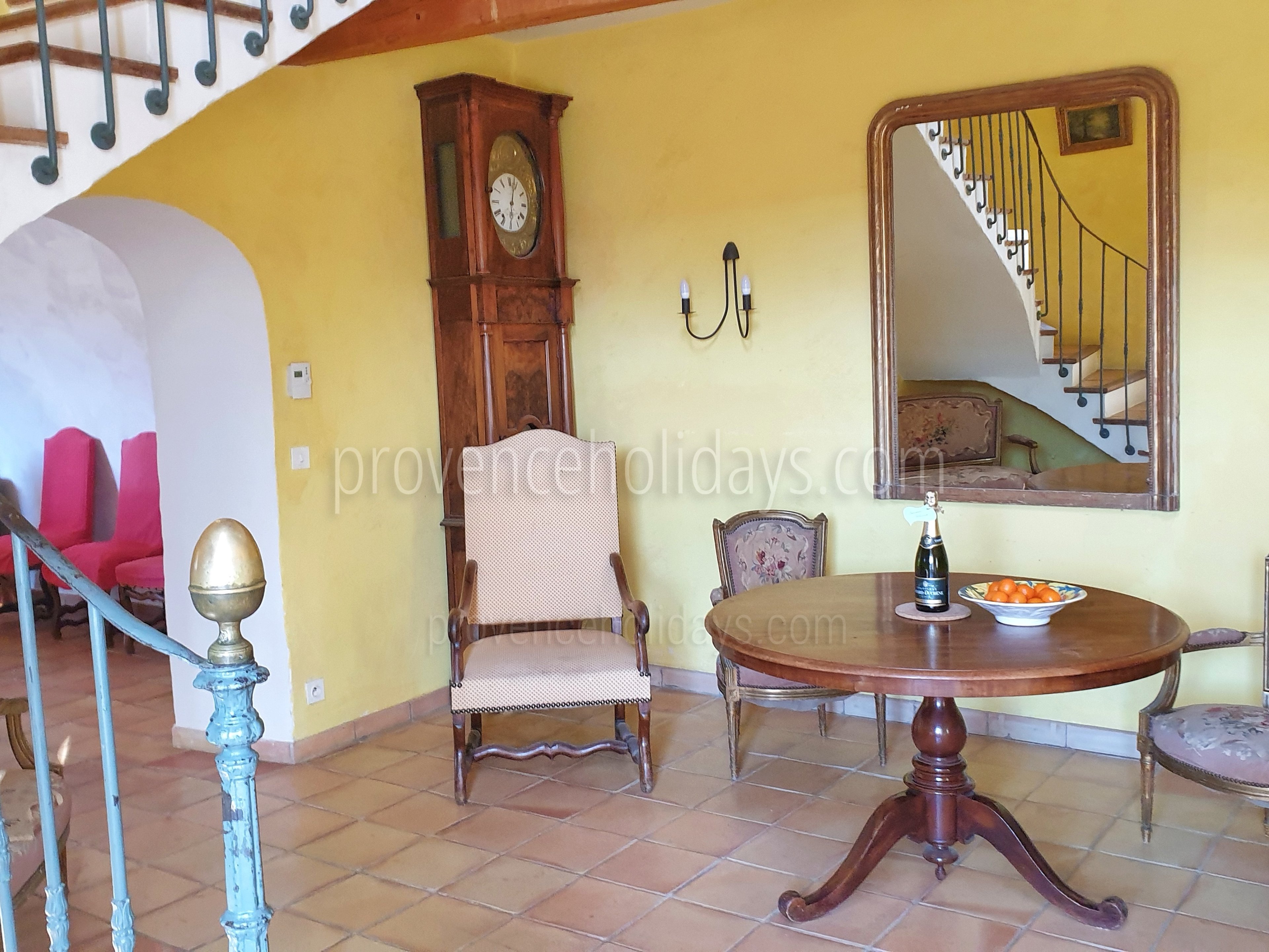 8 - Mas Lambesc: Villa: Interior
