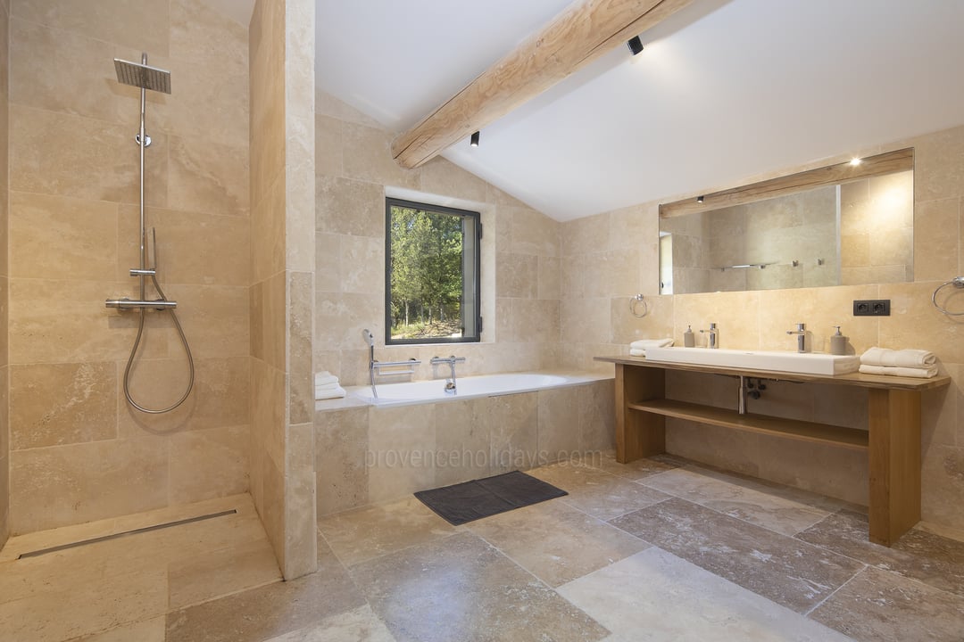 46 - Domaine des Vaines: Villa: Bathroom