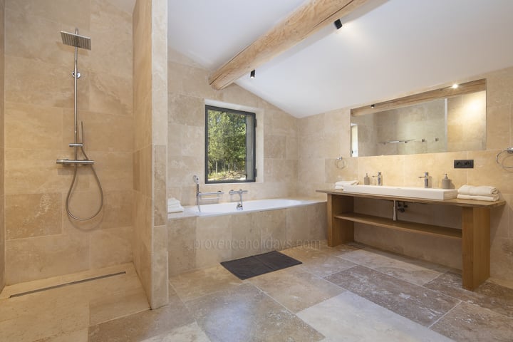 46 - Domaine des Vaines: Villa: Bathroom