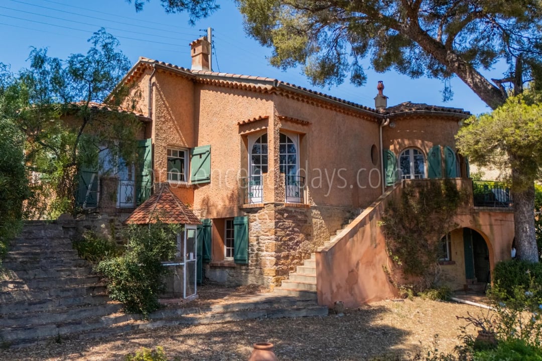 15 - Villa to renovate in Lavandou: Villa: Exterior