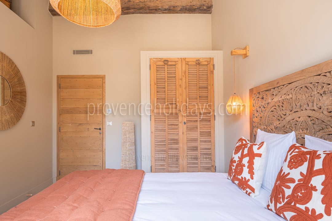 27 - Mas Lucie: Villa: Bedroom