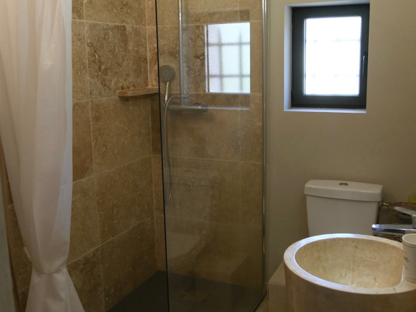 28 - La Roque sur Pernes: Villa: Bathroom - Bathroom - Annex