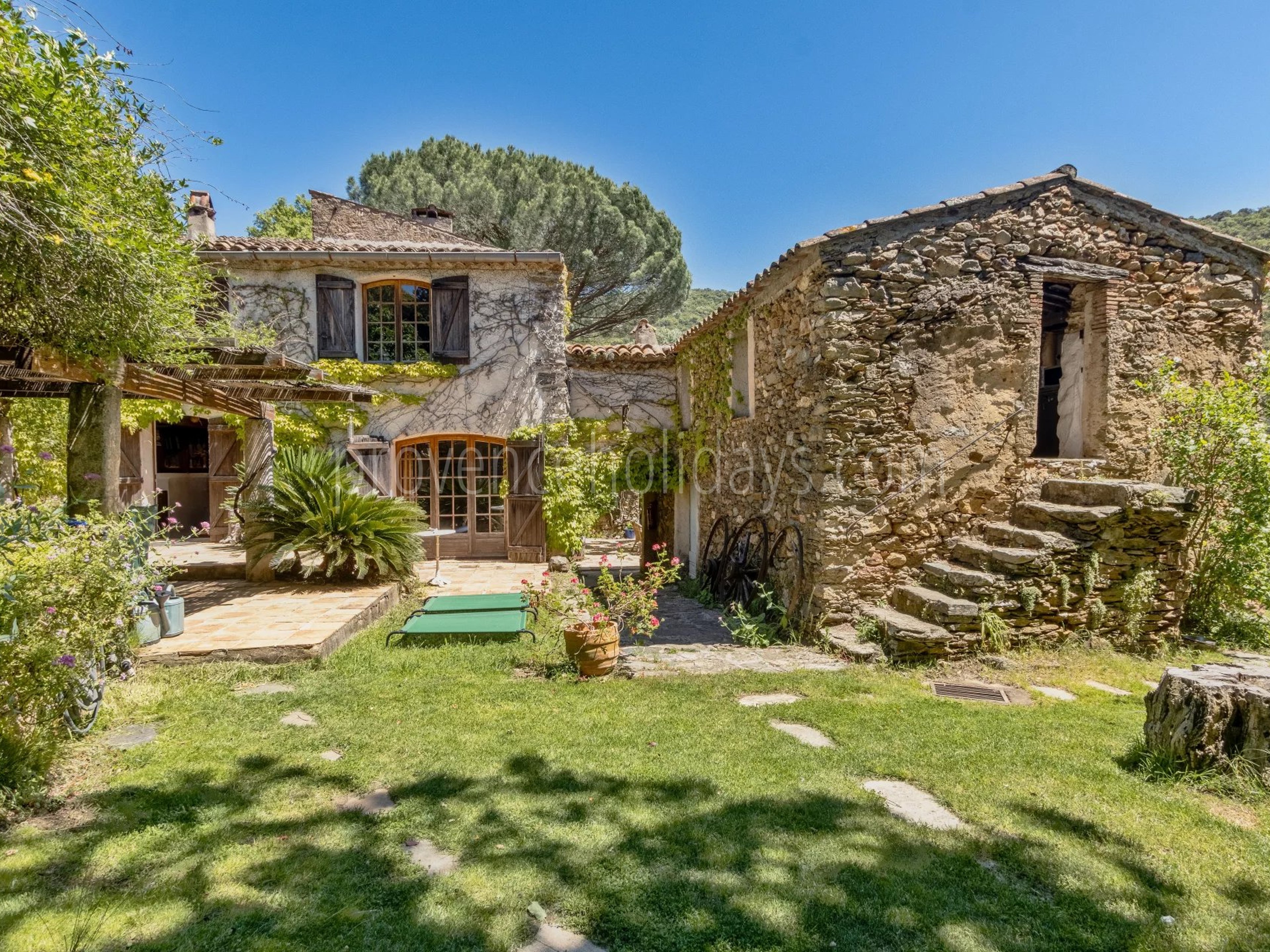 5 - Gehucht in La Garde-Freinet: Villa: Exterior