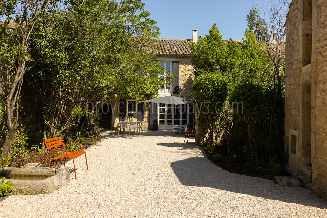 14 - Maison des Alpilles: Villa: Exterior
