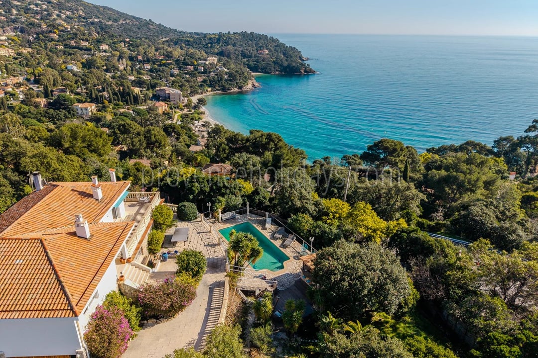 Villa mit Panoramablick aufs Meer in Rayol-Canadel-sur-Mer