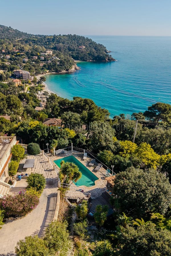 1 - Villa met boomrijke tuin in Rayol-Canadel-sur-Mer: Villa: Pool