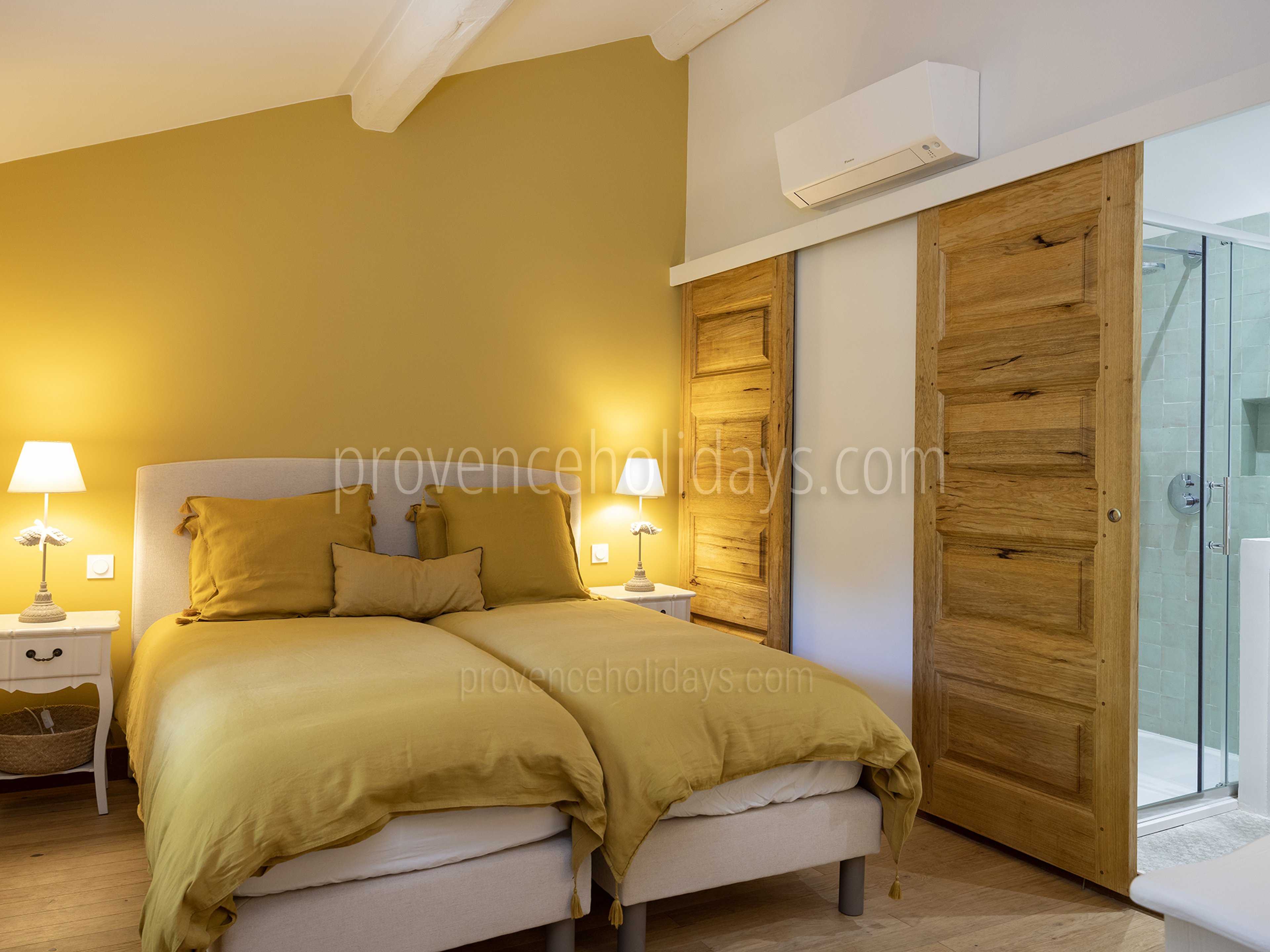 4 - Le Mazet Saint Paul: Villa: Bedroom