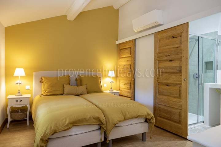 4 - Le Mazet Saint Paul: Villa: Bedroom