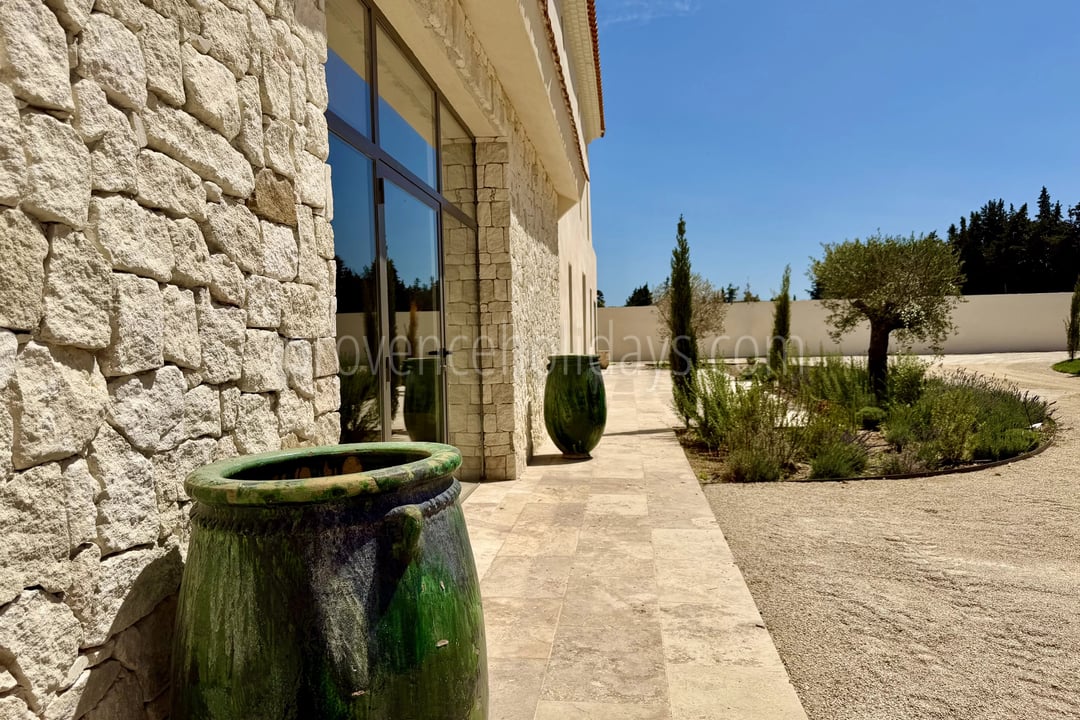 15 - Contemporary house in L\'Isle-sur-la-Sorgue: Villa: Exterior