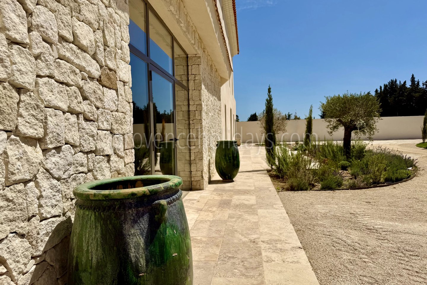 15 - Contemporary house in L\'Isle-sur-la-Sorgue: Villa: Exterior