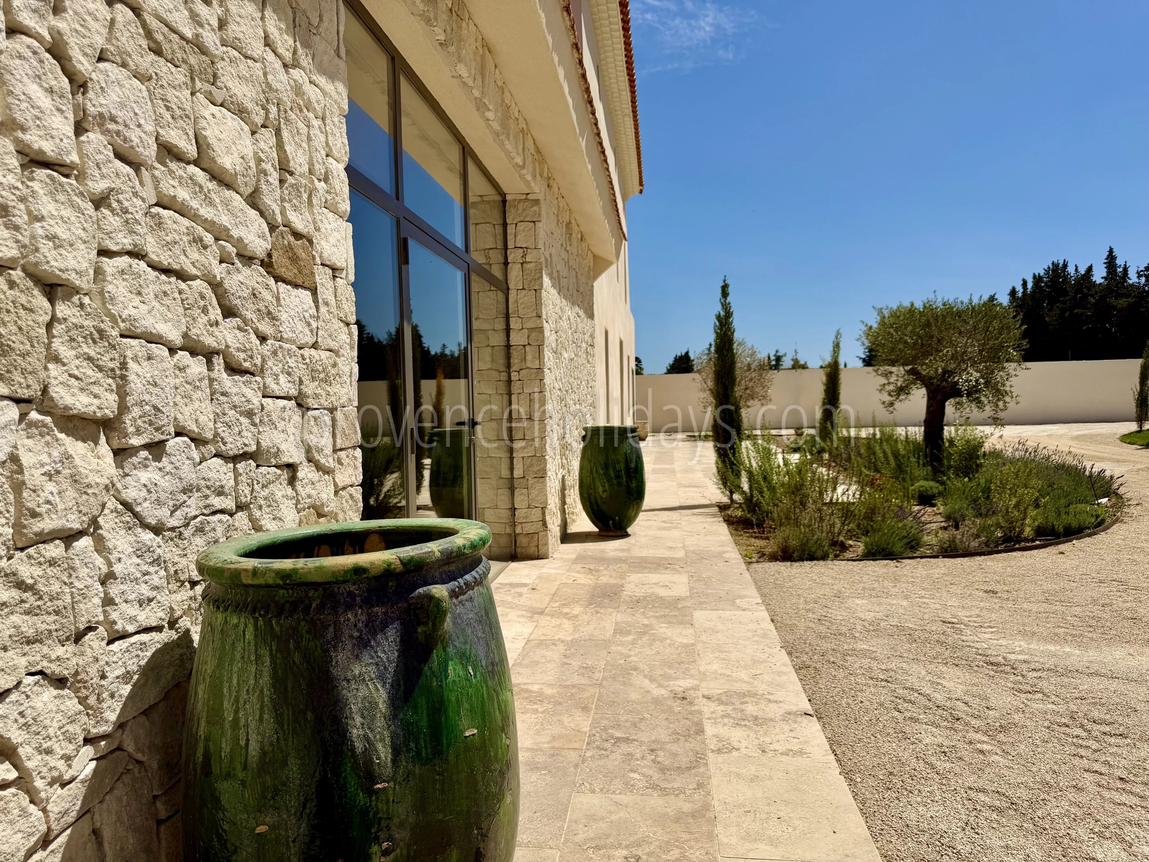 15 - Contemporary house in L\'Isle-sur-la-Sorgue: Villa: Exterior