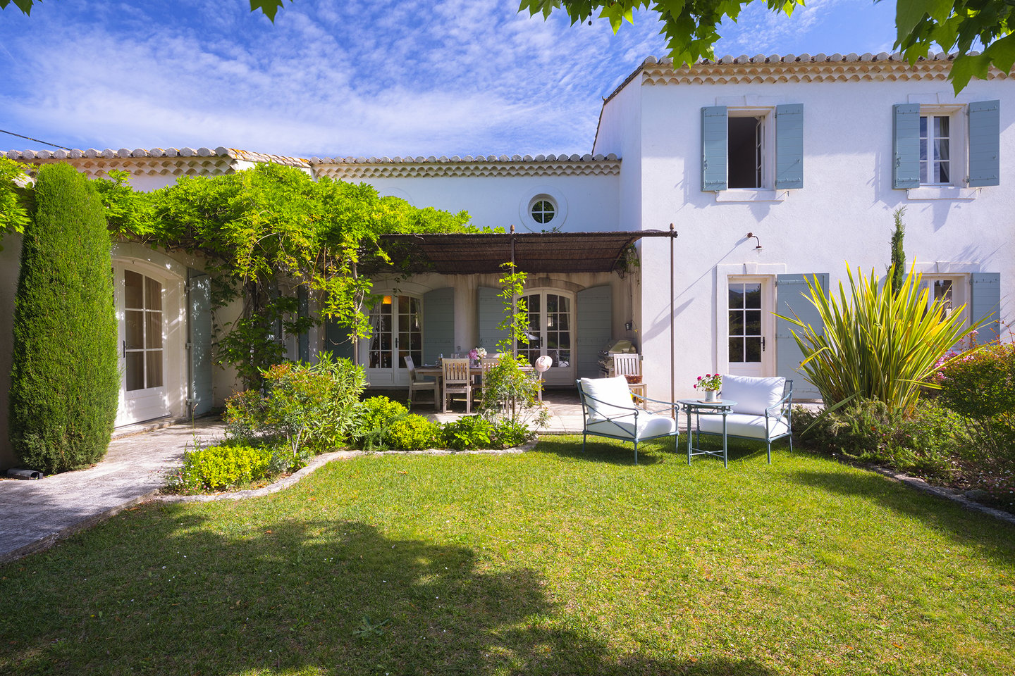 8 - Le Mas de Provence: Villa: Exterior