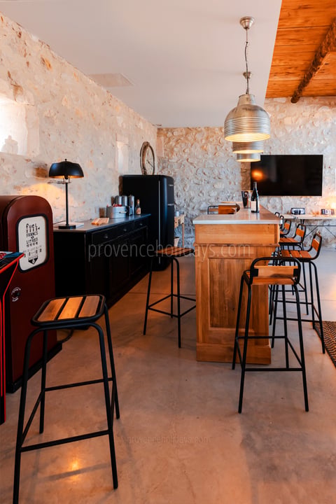 54 - Mas des Pommiers: Villa: Interior
