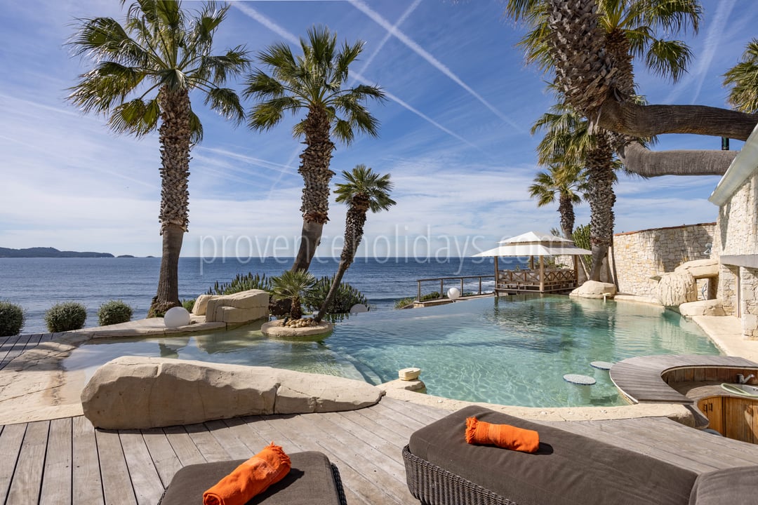 Prächtige Villa direkt am Meer