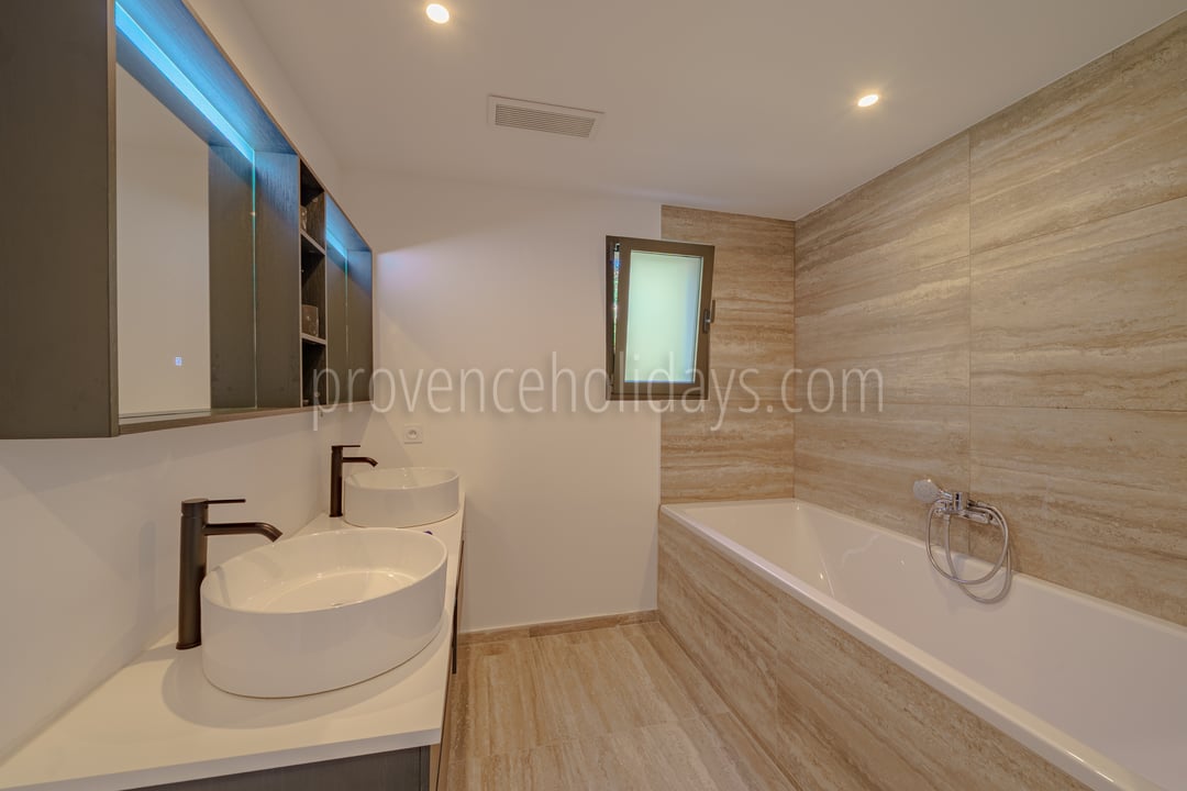 7 - Villa Odyssée: Villa: Bathroom