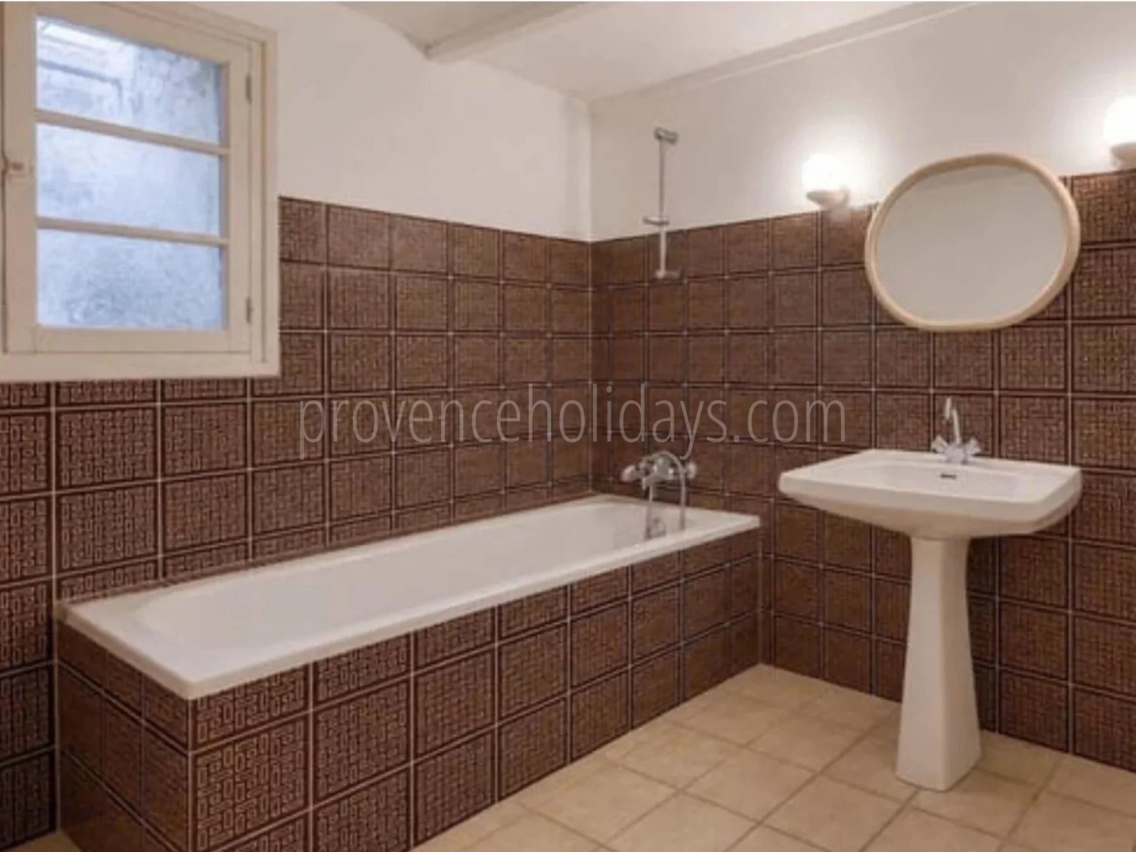 21 - Villa to renovate in Lavandou: Villa: Bathroom