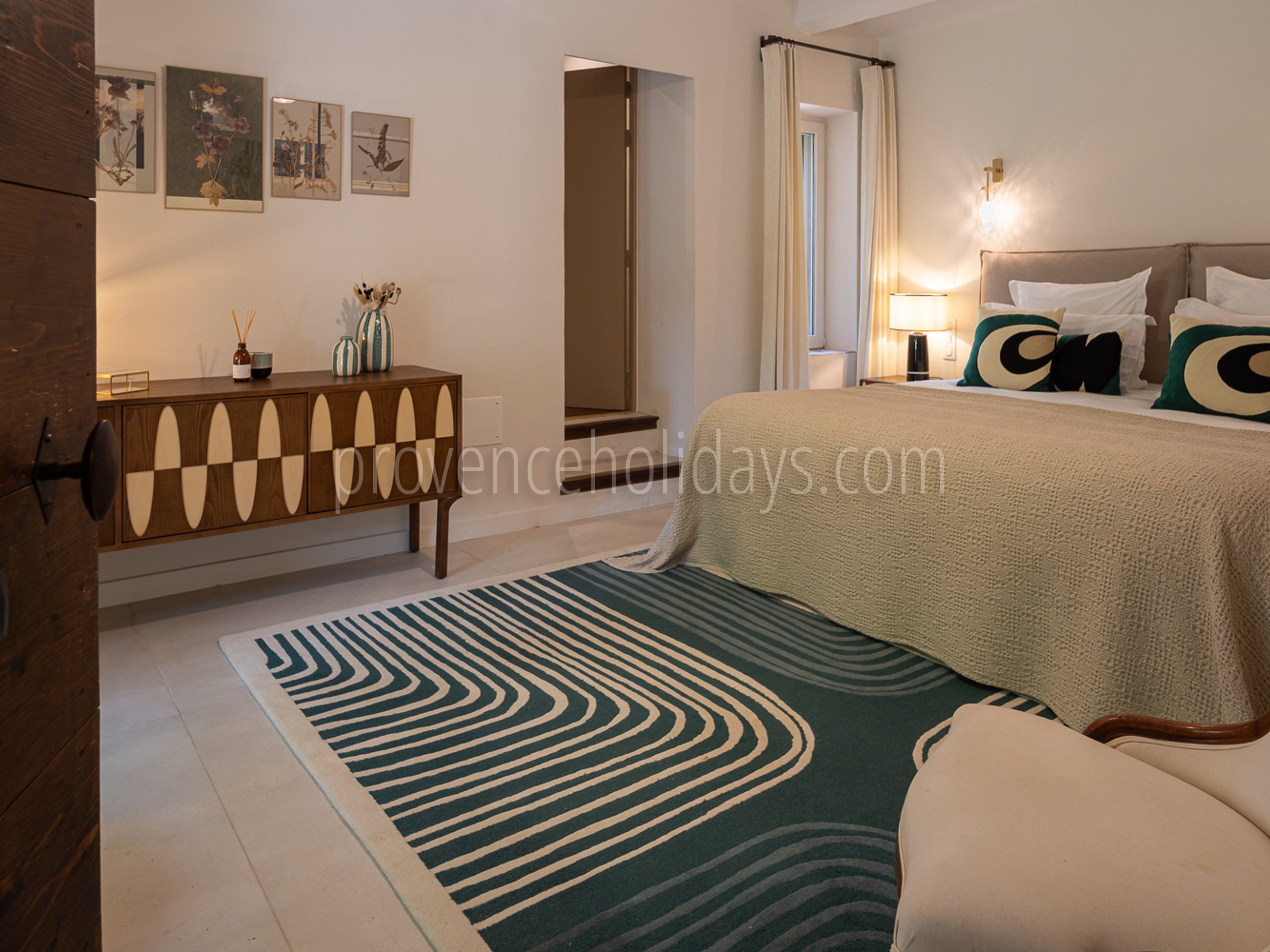 28 - Le Mas des Magnans: Villa: Bedroom