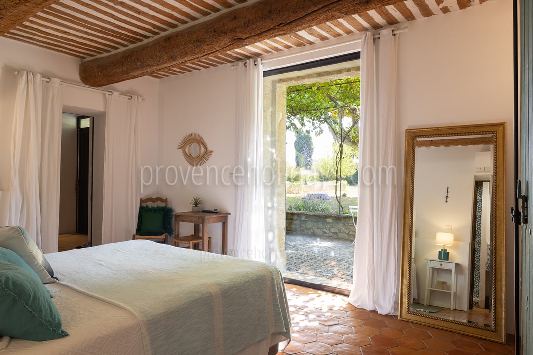 13 - Le Mas d\'Entraigues: Villa: Bedroom 1