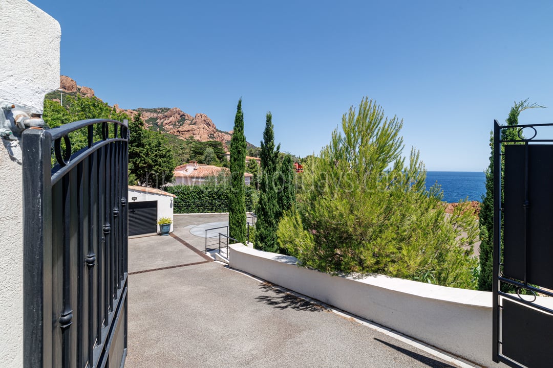 41 - Villa du Rocher: Villa: Exterior