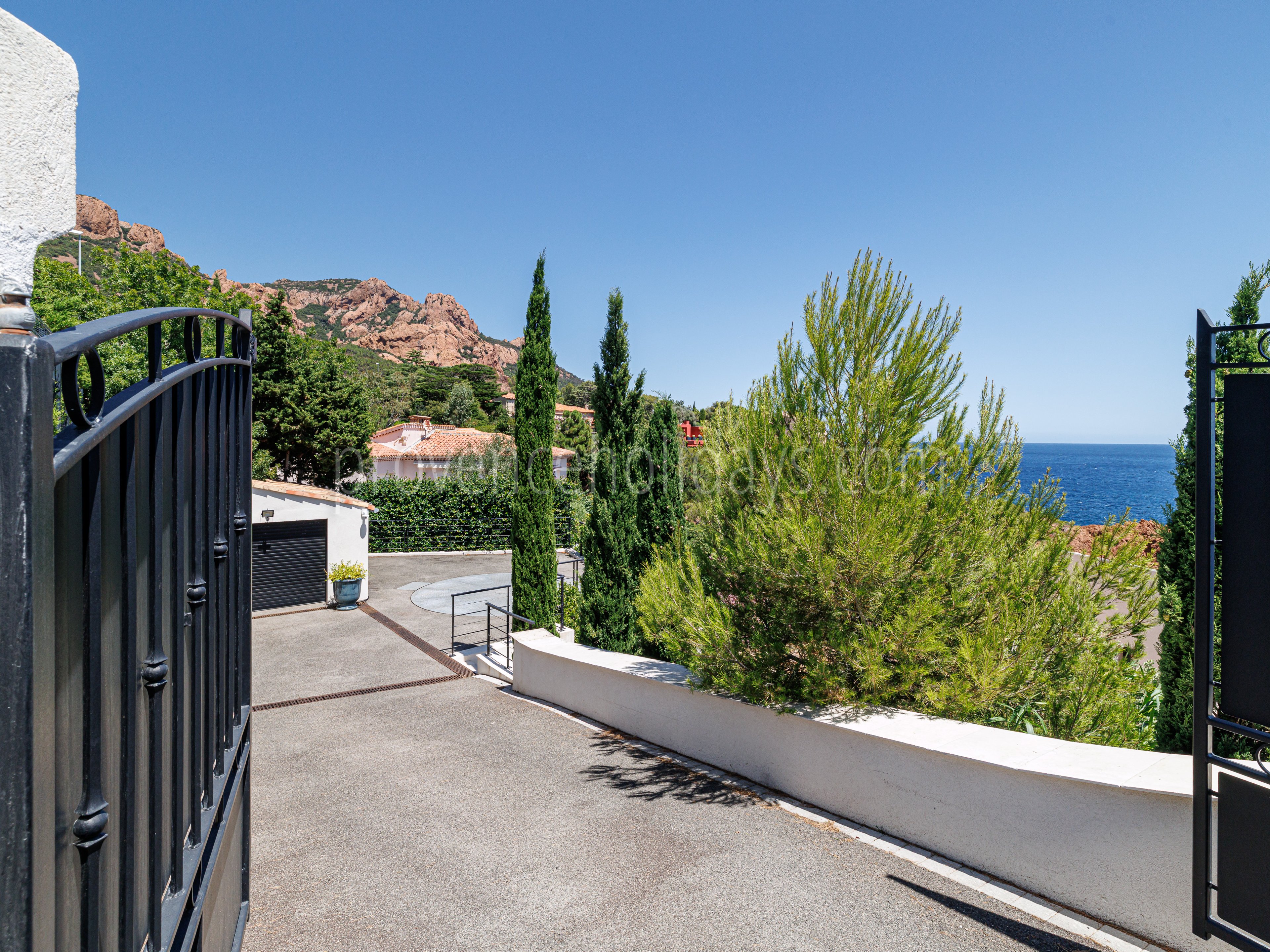 41 - Villa du Rocher: Villa: Exterior