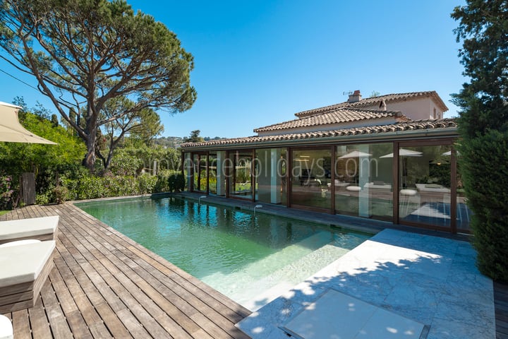 Saint-Tropez: Design, space and sea on foot
