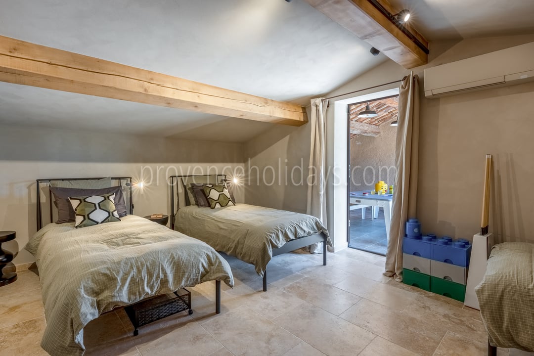 19 - Mas de la Calade: Villa: Bedroom