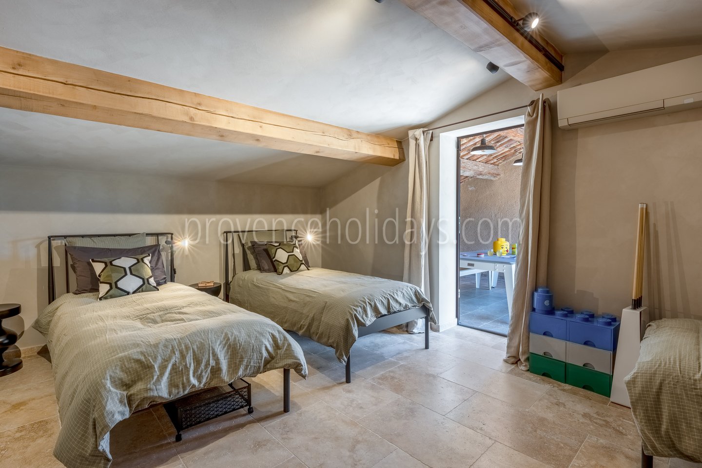 19 - Mas de la Calade: Villa: Bedroom