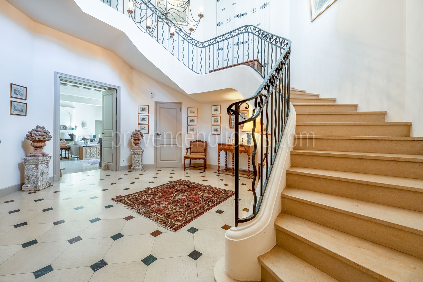 43 - Mas des Trois Cyprès: Villa: Interior