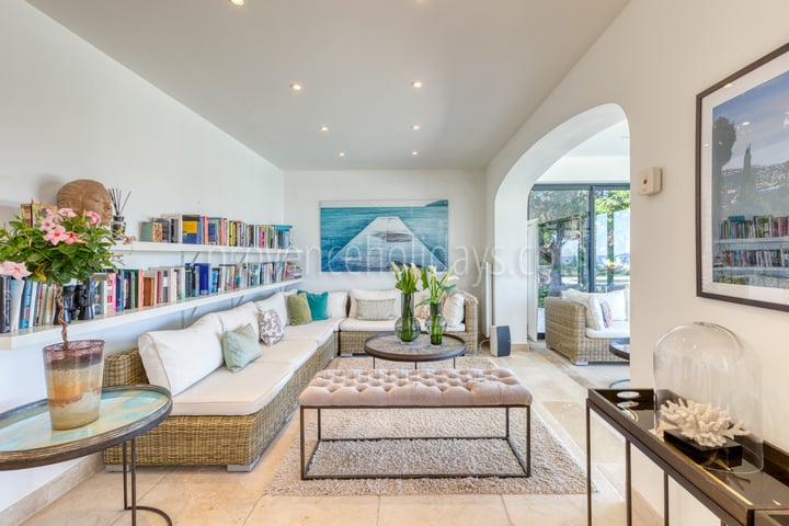 4 - Villa Pearl: Villa: Interior