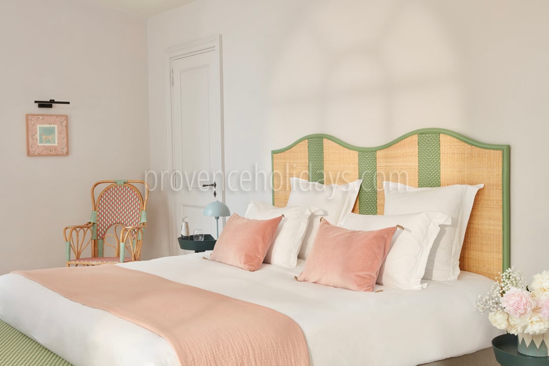 18 - Bastide des Alpilles: Villa: Bedroom