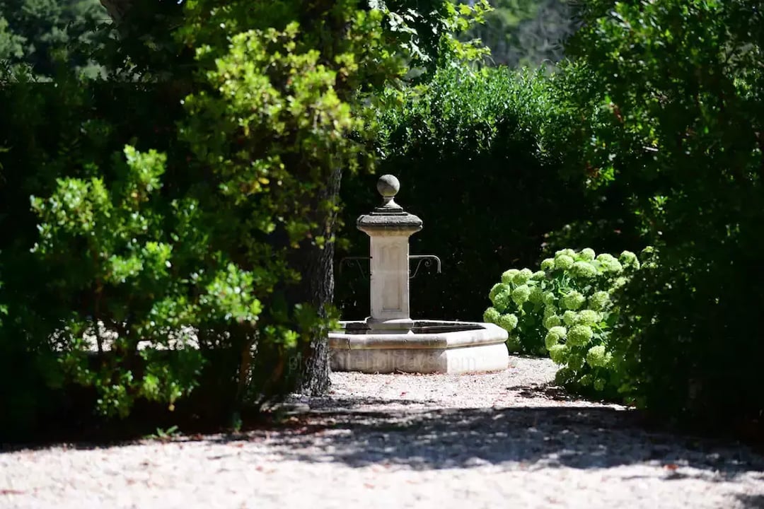 12 - Bastide de Goult: Villa: Exterior