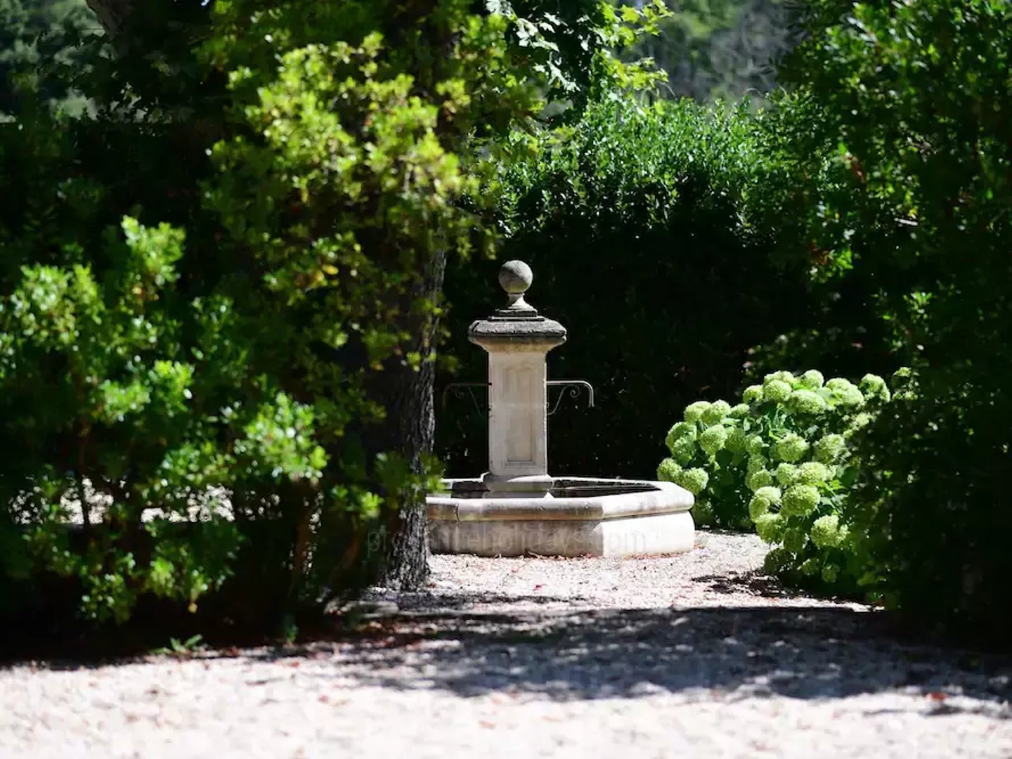 12 - Bastide de Goult: Villa: Exterior