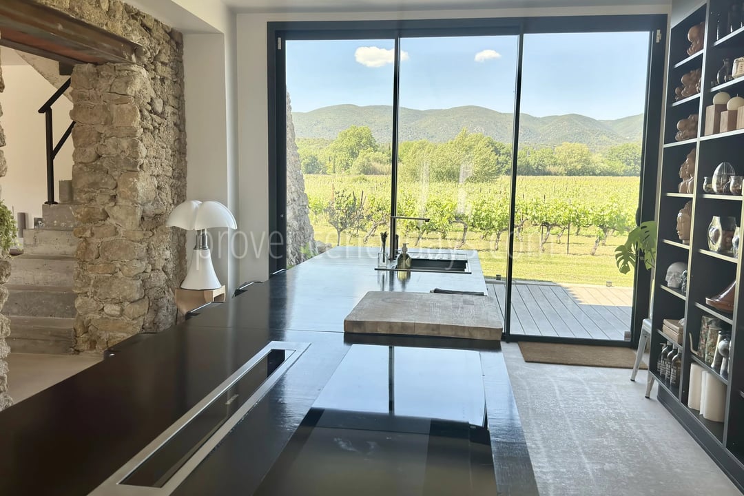 9 - FOR SALE – Charming property with a pool in Vaugines, near Lourmarin – panoramic view of the Luberon.: Villa: Interior