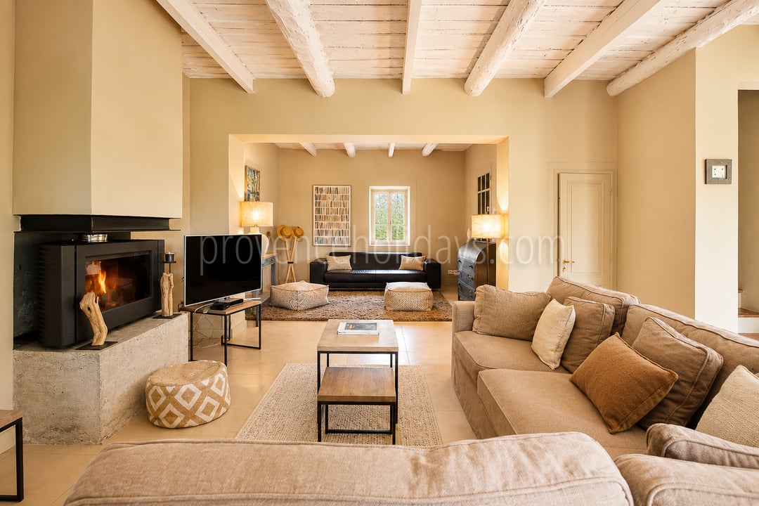 33 - Bauernhaus mit Blick auf den Luberon: Villa: Interior