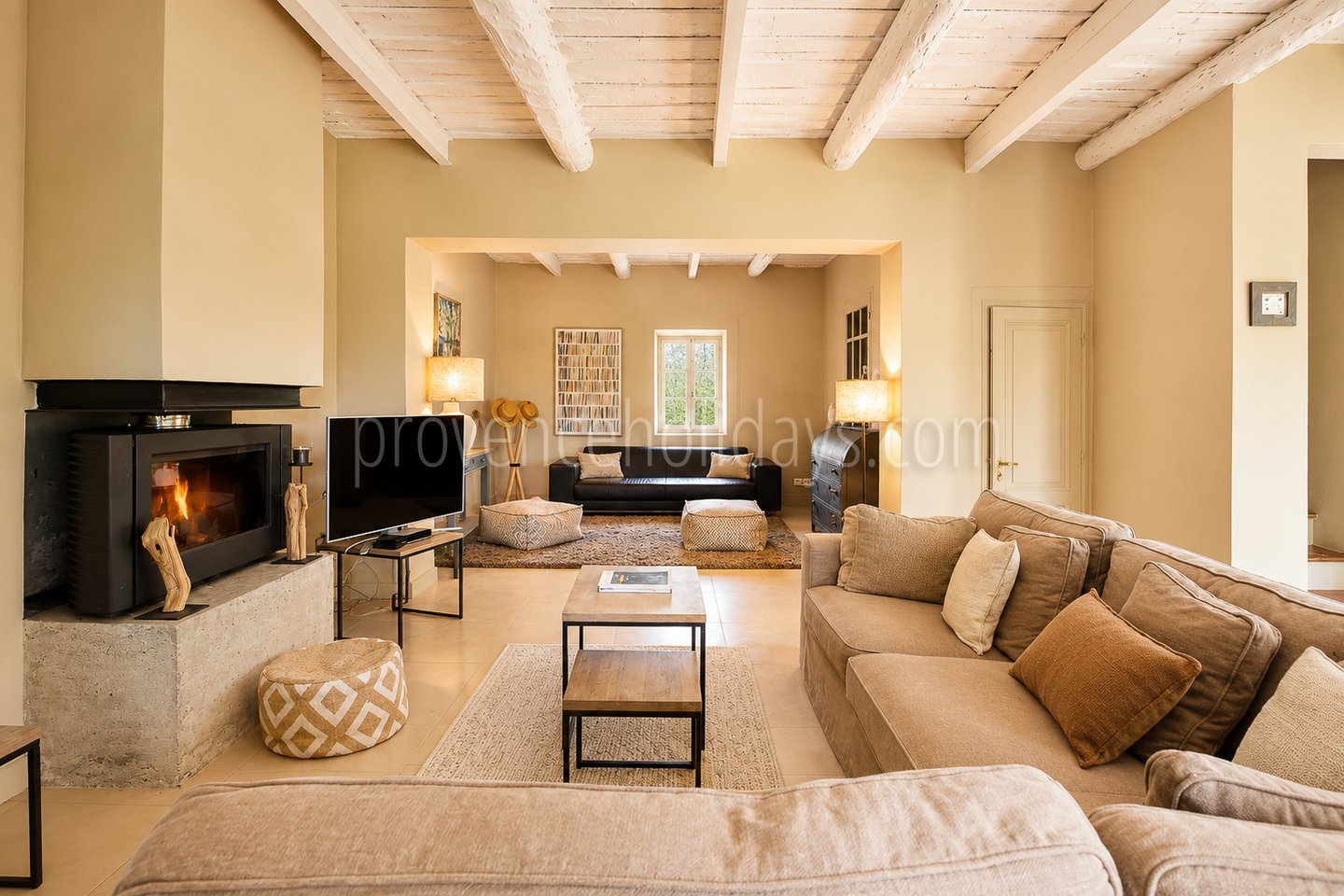 33 - Farmhouse with views of the Luberon: Villa: Interior