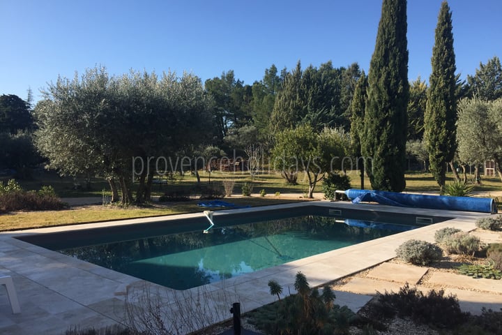 Interior-Designed Villa with Views of the Mont Ventoux